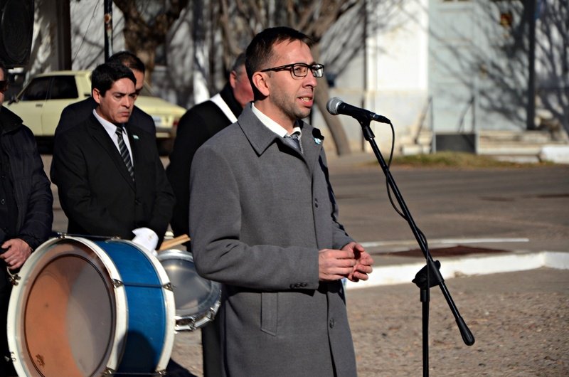 Acto por el Día de la Bandera en Alvear Oeste