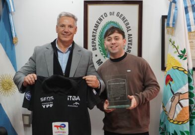 Agustín fue recibido por el intendente tras consagrarse campeón mundial en una competencia organizada por la NASA