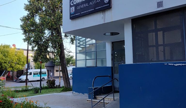 Robaron en una vivienda y escaparon en moto con objetos sustraídos