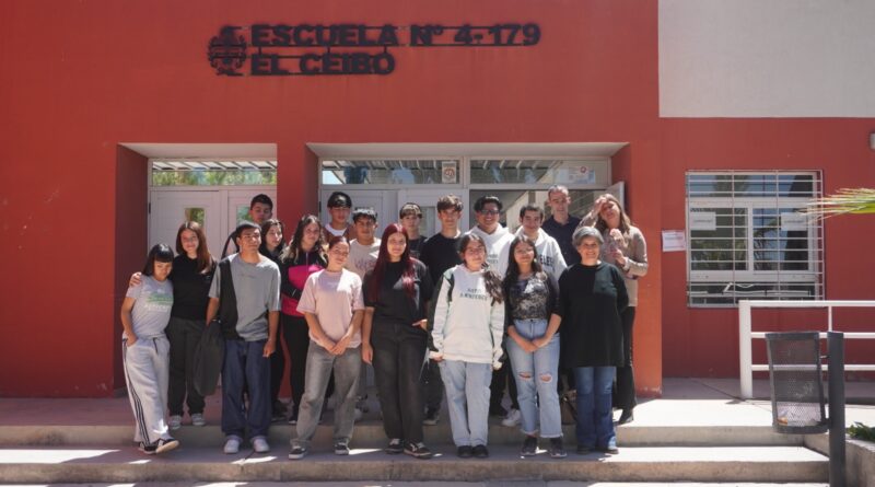 Entregaron un termotanque solar a la Escuela El Ceibo para impulsar la eficiencia energética