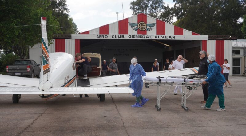 Un vuelo sanitario desde la nueva pista del Aeroclub permitió el regreso de un alvearense desde Buenos Aires