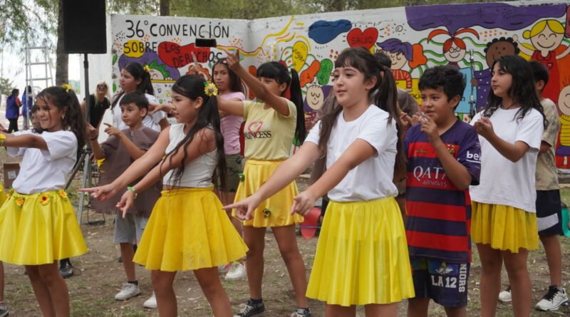 Conmemoración de la Convención de los Derechos del Niño en el poli