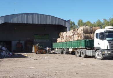 Primera venta y carga del año de materiales recuperados en la Planta de Residuos