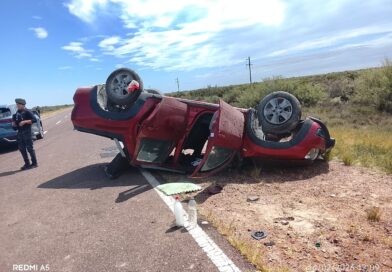Tres personas heridas tras un vuelco en Ruta 143