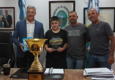 Distinción a Jeremías Araya campeón Internacional de Speedway