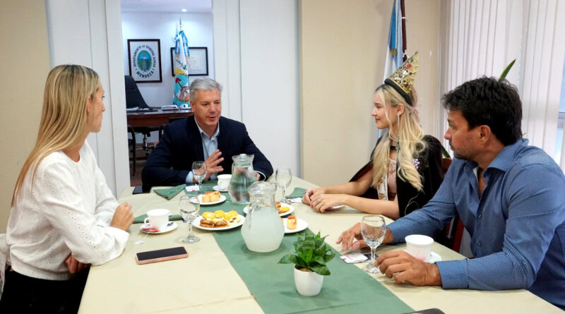 Alejandro Molero recibió a Mariana tras su participación en la Vendimia Nacional