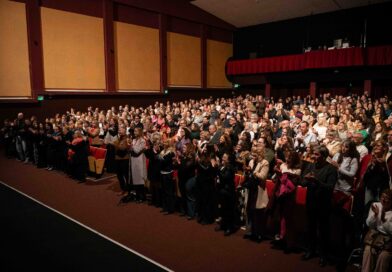 Mauricio Dayub celebró sus 900 funciones de «El Equilibrista» a sala llena en General Alvear.
