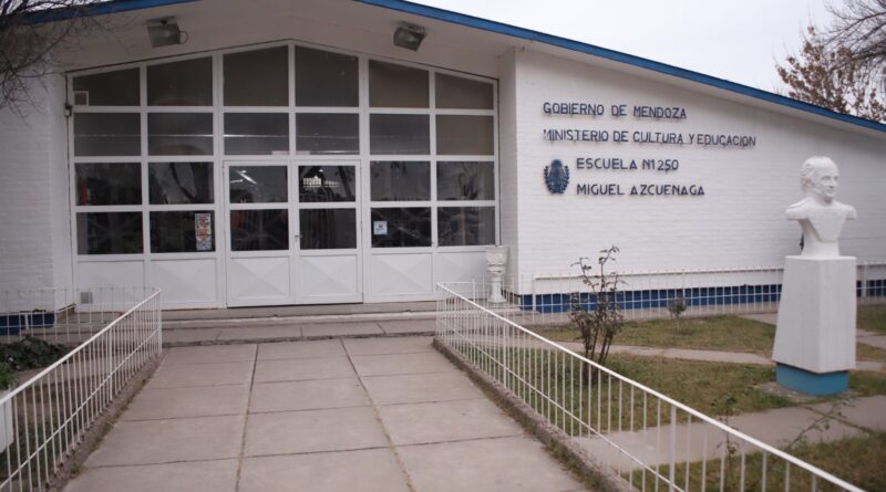 Simulacro de sismo en la Escuela N° 1-250 “Miguel de Azcuénaga”