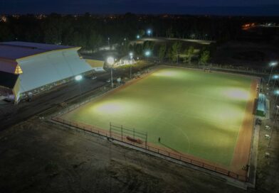 La cancha de hockey “Macarena Rodríguez” sumó iluminación y proyecta nuevas mejoras