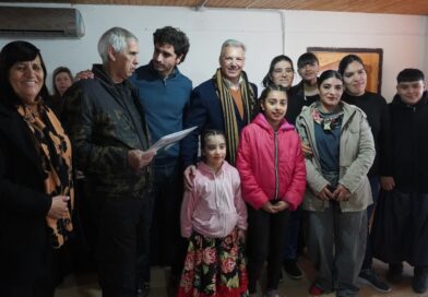 Molero cumplió con una demanda histórica de Carmensa: 15 familias recibieron las primeras escrituras de sus hogares