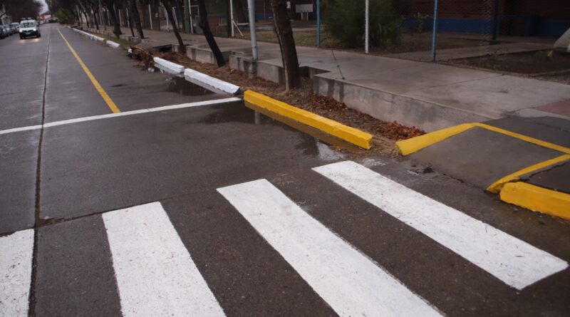 El Municipio reordena el tránsito escolar con nuevas dársenas delimitadas