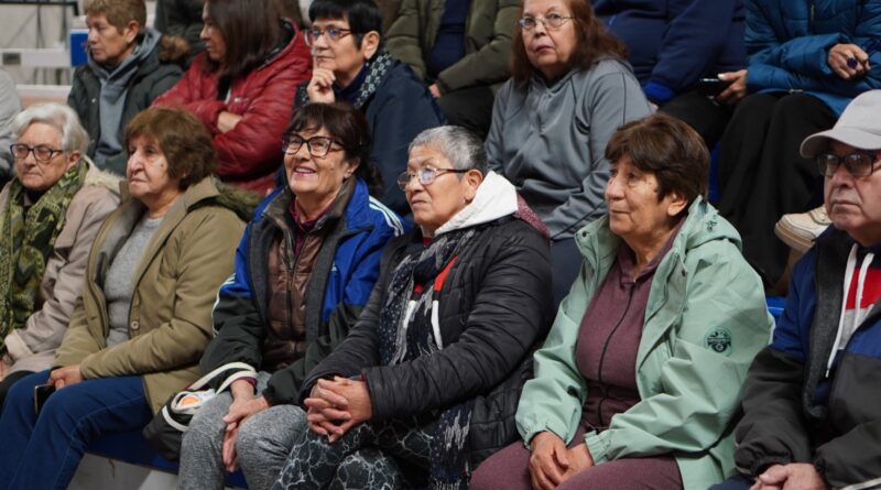 Adultos mayores participaron de una charla sobre prevención de estafas y delitos tecnológicos