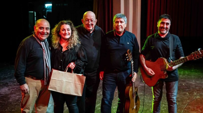 Los Huarpes celebraron 21 años de trayectoria en el Teatro Lafalla