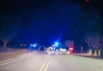 Investigan un accidente fatal entre un camión y una motocicleta en la Ruta 143