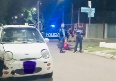 Un motociclista y dos ocupantes de un auto resultaron heridos en un choque