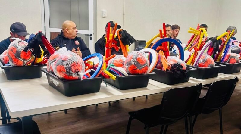 La Liga Alvearense entregó materiales a clubes y escuelas para la Champions de Futsal